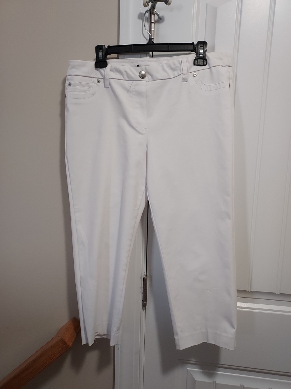 Women's White Capri Pants, like new